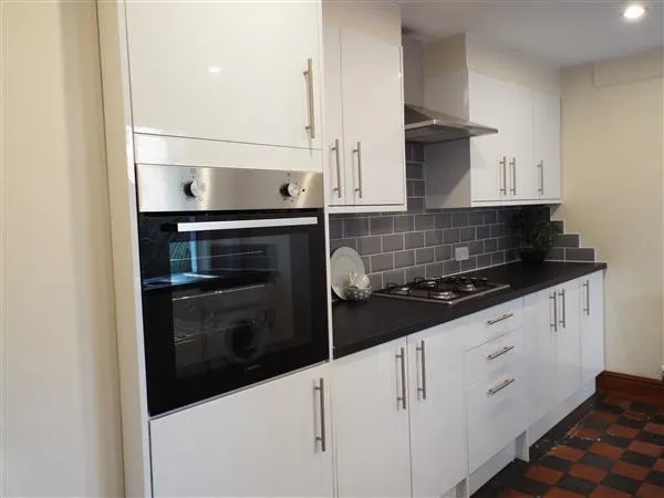 Carholme Road // 5 Bed + 2 Bath // Aug 2026 - Image 3